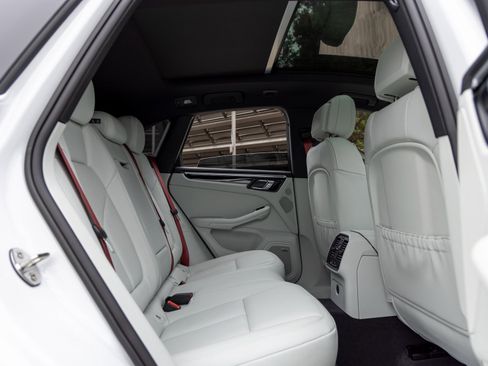 New 2025 Porsche Macan image 44