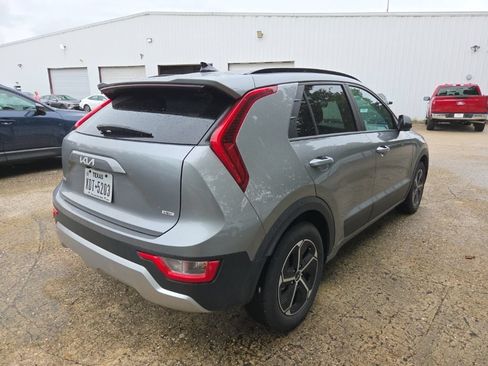 Used 2025 Kia Niro LX FWD image 9