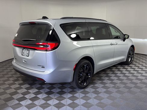 New 2026 Chrysler Pacifica Limited image 4