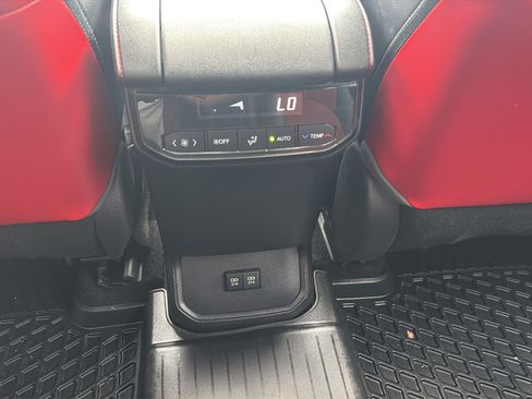 Used 2021 Toyota Highlander XSE AWD/4WD image 23