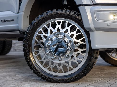 Used 2025 Ford F450 Platinum image 2