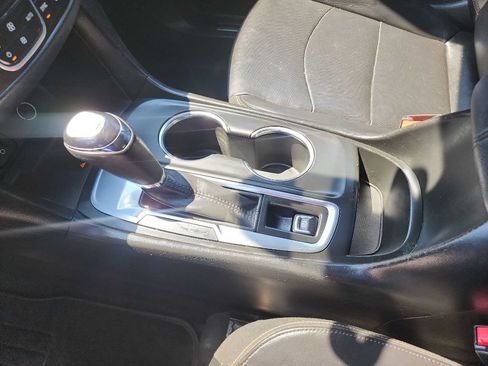 Used 2018 Chevrolet Equinox Premier FWD image 24