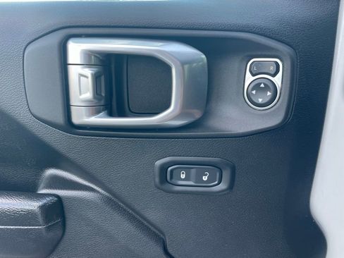 Used 2023 Jeep Gladiator Rubicon AWD/4WD image 26