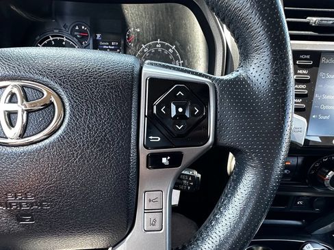 Used 2020 Toyota 4Runner SR5 AWD/4WD image 30