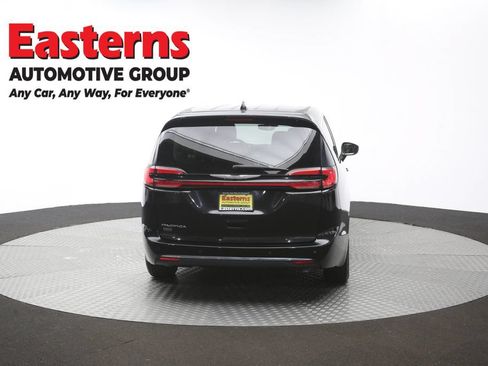Used 2023 Chrysler Pacifica Touring-L FWD image 40