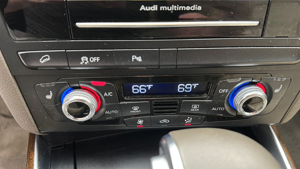 Used 2015 Audi Q5 2.0T Premium Plus w/ Technology Package AWD/4WD image 18