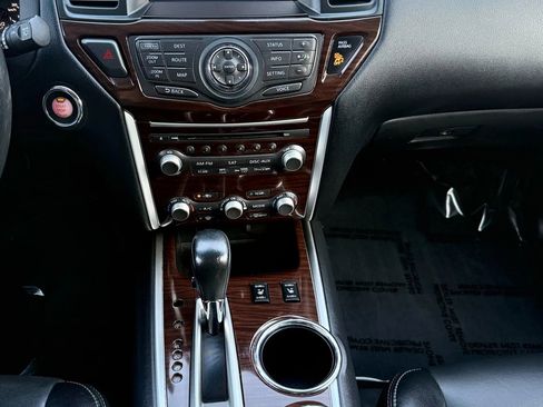 Used 2015 Nissan Pathfinder SL w/ SL Tech Package image 21