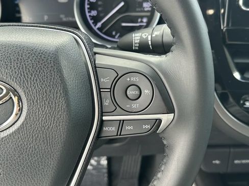Used 2022 Toyota Camry XLE FWD image 14
