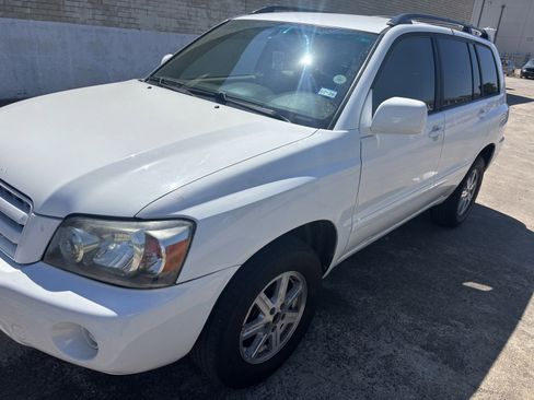 Used 2004 Toyota Highlander 2WD V6 image 1
