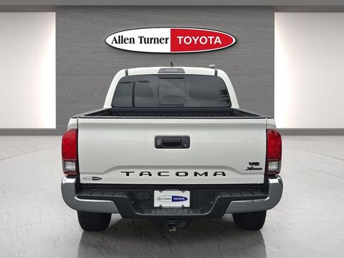 Used 2021 Toyota Tacoma SR5 RWD image 7