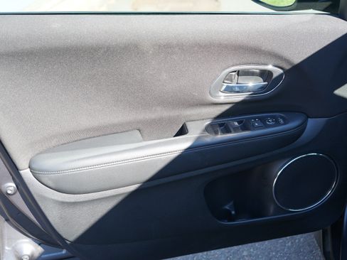 Used 2016 Honda HR-V EX image 11