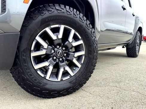 Used 2024 Nissan Frontier SL w/ Technology Package image 2