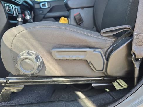 Used 2023 Jeep Gladiator Overland image 15