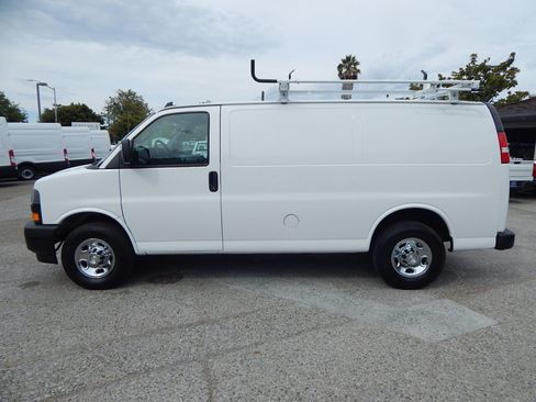 Used 2021 Chevrolet Express 2500 RWD image 5