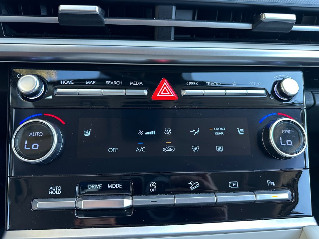 Used 2025 Hyundai Santa Fe SEL w/ Tow & Go Package FWD image 17