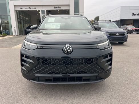 New 2026 Volkswagen Tiguan SE R-Line FWD image 2