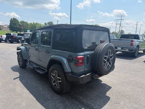 Used 2024 Jeep Wrangler Unlimited Sahara AWD/4WD image 4
