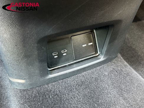 Used 2025 Volkswagen Atlas SE AWD/4WD image 33