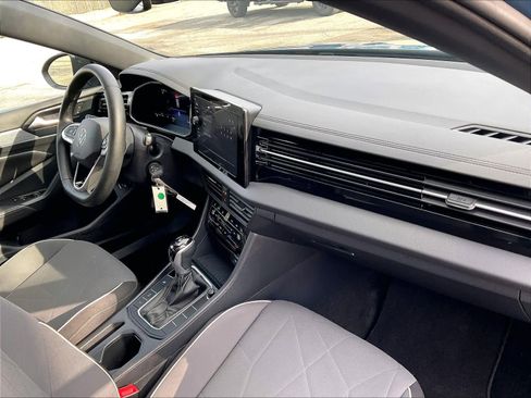 Used 2025 Volkswagen Jetta Sport image 14