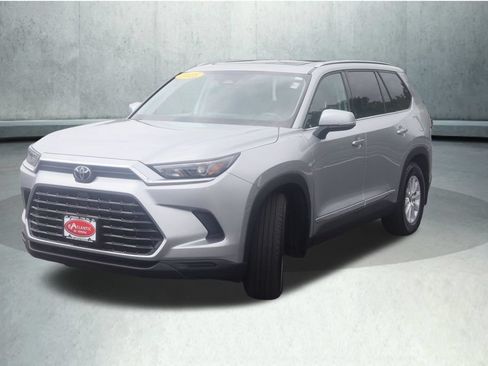 Used 2025 Toyota Grand Highlander AWD image 26