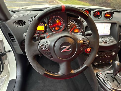 Used 2019 Nissan 370Z NISMO image 18