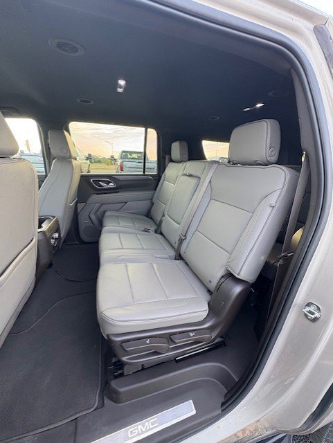 Used 2022 GMC Yukon XL SLT w/ SLT Luxury Package RWD image 12