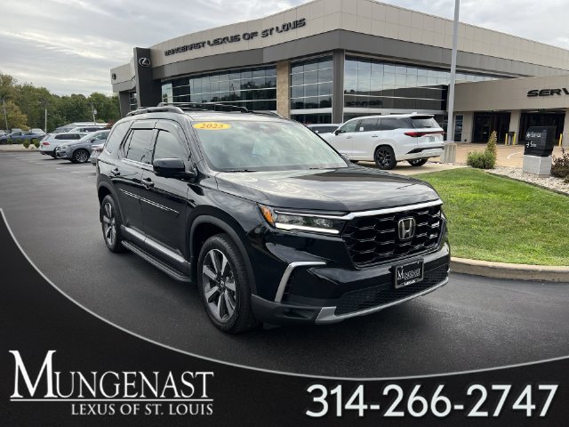 Used 2025 Honda Pilot Elite image 1