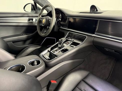 Used 2021 Porsche Panamera GTS image 31