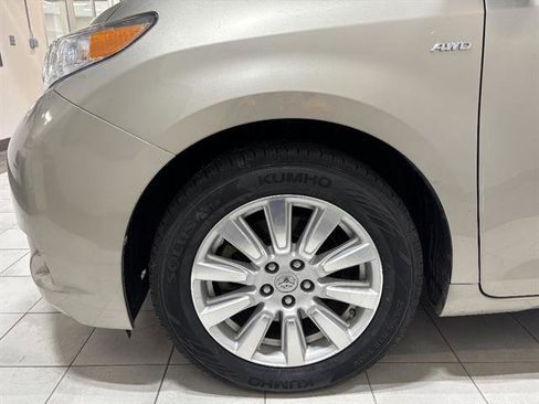 Used 2017 Toyota Sienna AWD image 7