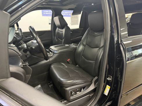 Used 2018 Cadillac Escalade Platinum RWD image 16