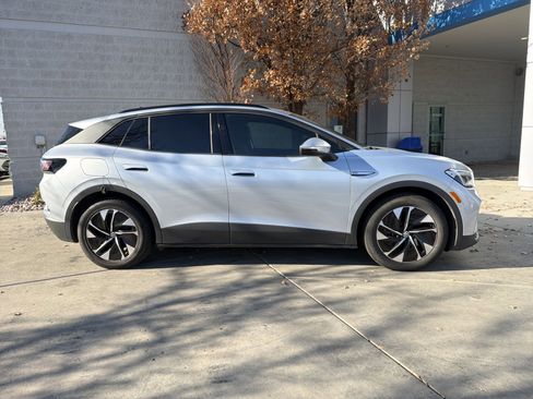 Used 2021 Volkswagen ID.4 Pro w/ ID.4 Protection Package image 7