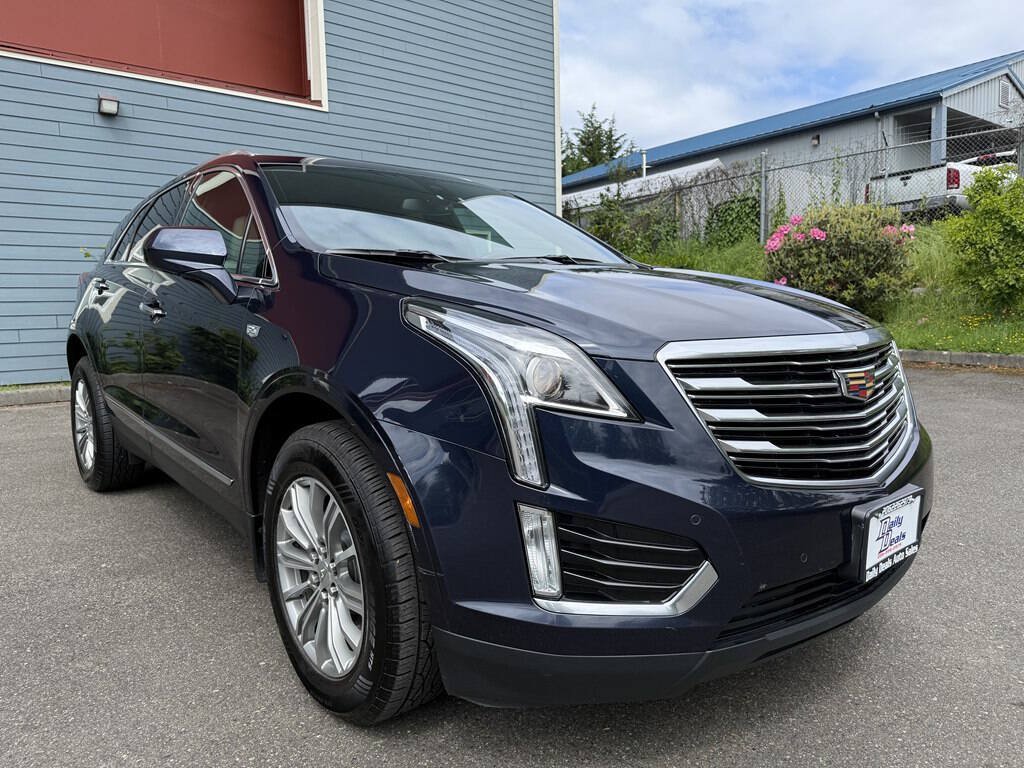 Used 2017 Cadillac XT5 Luxury w/ Driver Awareness Package FWD image 4