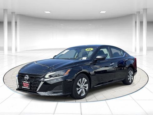 Certified 2025 Nissan Altima 2.5 S FWD image 1