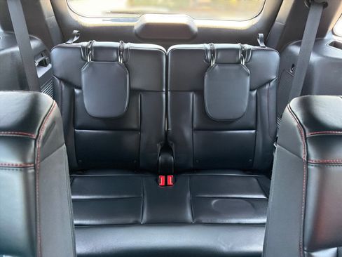 Used 2025 Ford Explorer ST-Line w/ ST-Line Street Pack AWD/4WD image 30