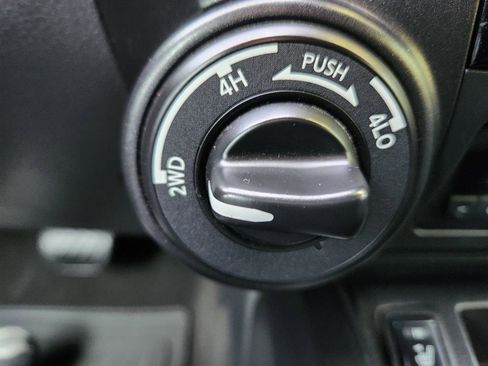 Used 2020 Nissan Titan PRO-4X w/ Pro-4x Convenience Package image 34