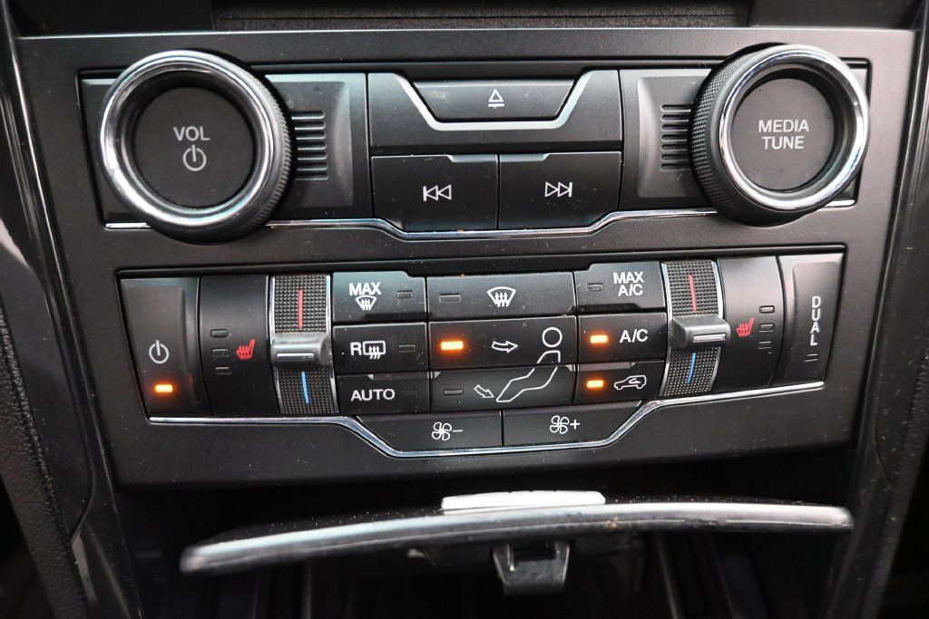 Used 2016 Ford Explorer XLT w/ Equipment Group 202A FWD image 21