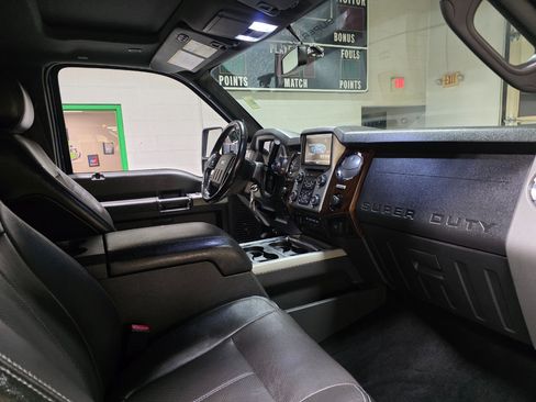 Used 2015 Ford F250 Lariat w/ Lariat Ultimate Package image 25