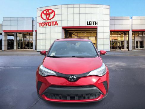 Used 2021 Toyota C-HR XLE image 2