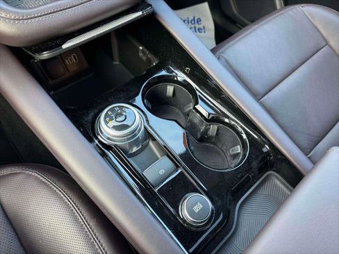 Used 2025 Ford Explorer Platinum image 31