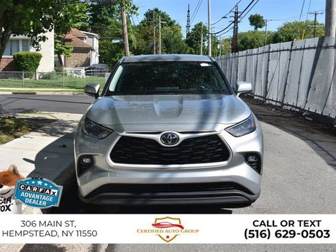 Used 2025 Toyota Highlander LE FWD image 3