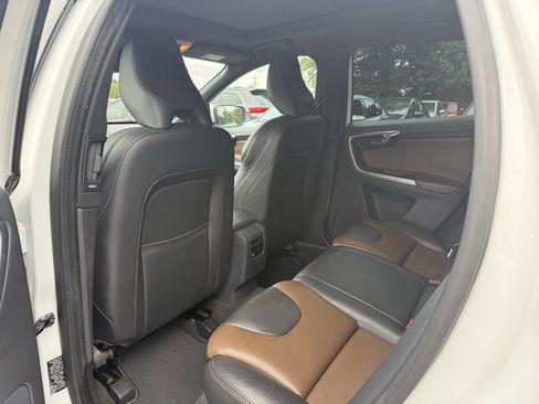 Used 2016 Volvo XC60 T5 Platinum image 9