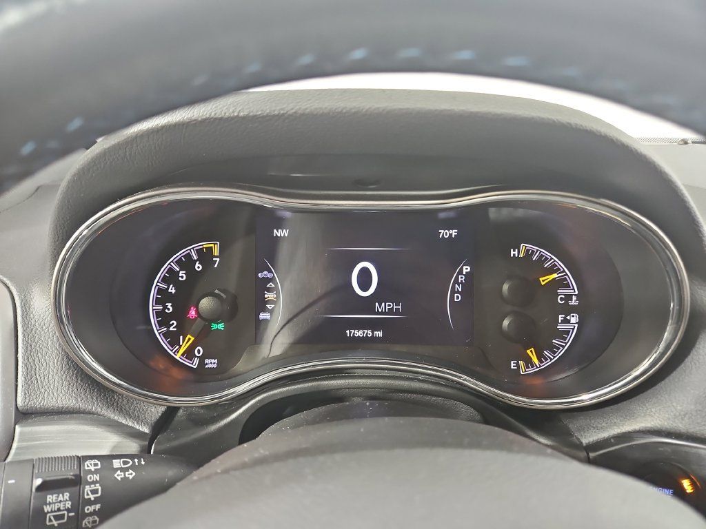 Used 2019 Jeep Grand Cherokee Laredo RWD image 16