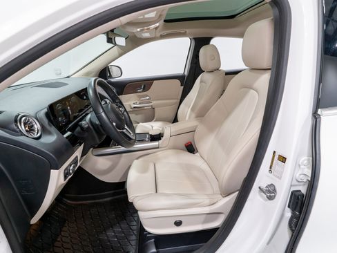 Used 2023 Mercedes-Benz GLA 250 w/ Premium Package image 16