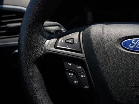 Used 2018 Ford Edge SE FWD image 29