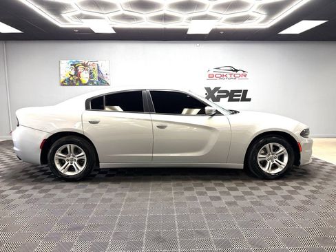Used 2022 Dodge Charger SXT RWD image 16