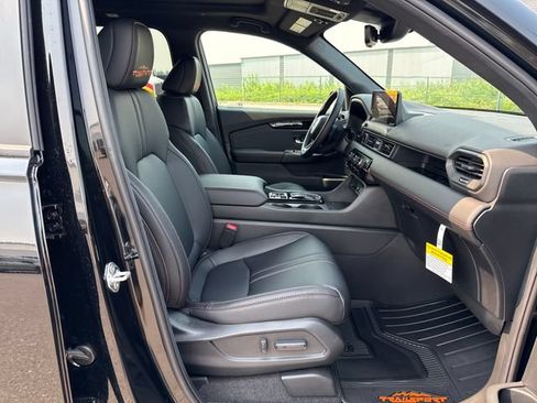 Used 2026 Honda Pilot TrailSport image 10