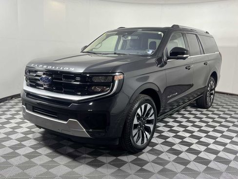 Used 2025 Ford Expedition Max Platinum w/ Driver's Package image 3