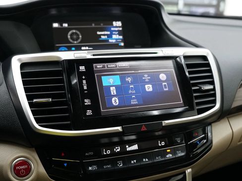Used 2017 Honda Accord Touring image 24
