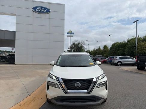Used 2023 Nissan Rogue SV w/ SV Premium B Package FWD image 8