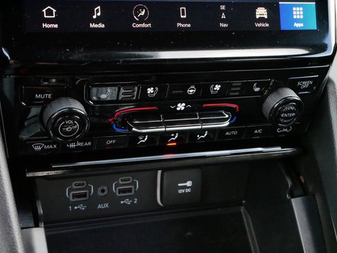 Used 2024 Jeep Grand Cherokee L Limited w/ Luxury Tech Group II image 23